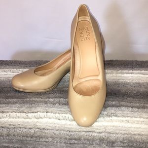 Naturalzer size 8 1/2 pumps